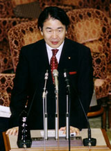 答弁する竹中総務大臣