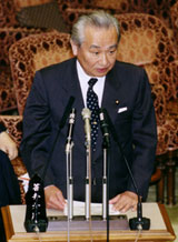 答弁する中馬国務大臣