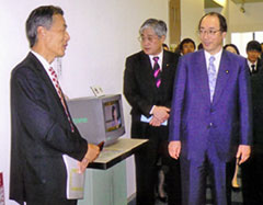 大和証券SMBCを視察する中川雅治