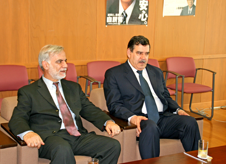 イラク共和国のアーニー大統領府長官とジュマイリー駐日イラク大使
