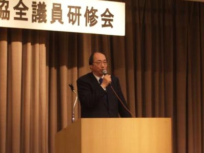 民主党政権の様々な政策の問題点について講演をする中川雅治