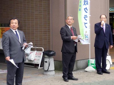 5月7日 狛江駅前で狛江市議会明政クラブの皆さんと早朝の街頭演説