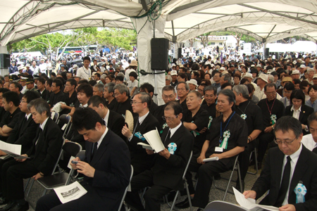 沖縄全戦没者追悼式開始直前の会場の様子