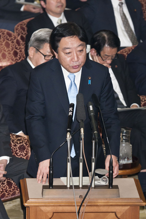 答弁する野田総理大臣