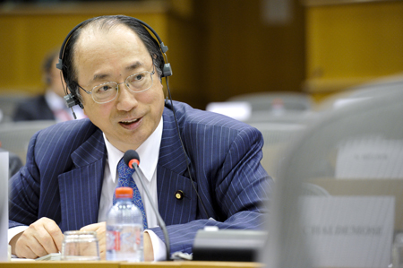 日本･EU議員会議で発言する中川雅治