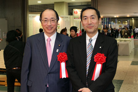 麺産業展でサッポロビール鰍フ尾賀真城代表取締役社長