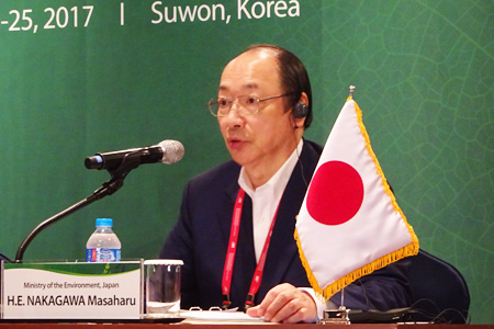 発言する中川雅治
